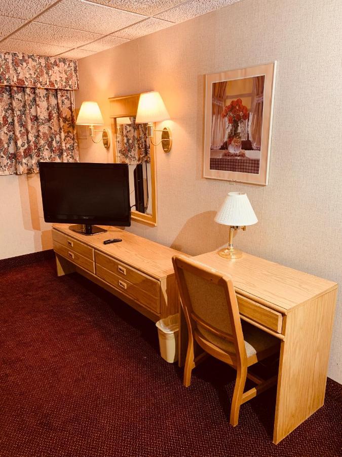 Coliseum Inn & Suites - Garden City Long Island East Meadow Экстерьер фото