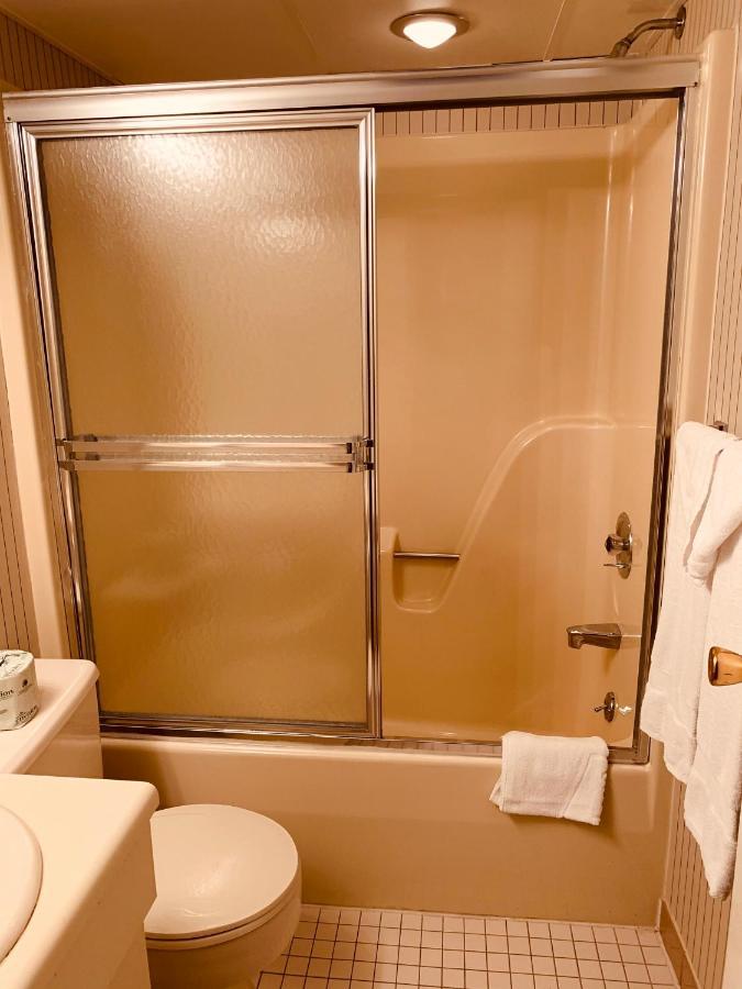 Coliseum Inn & Suites - Garden City Long Island East Meadow Экстерьер фото